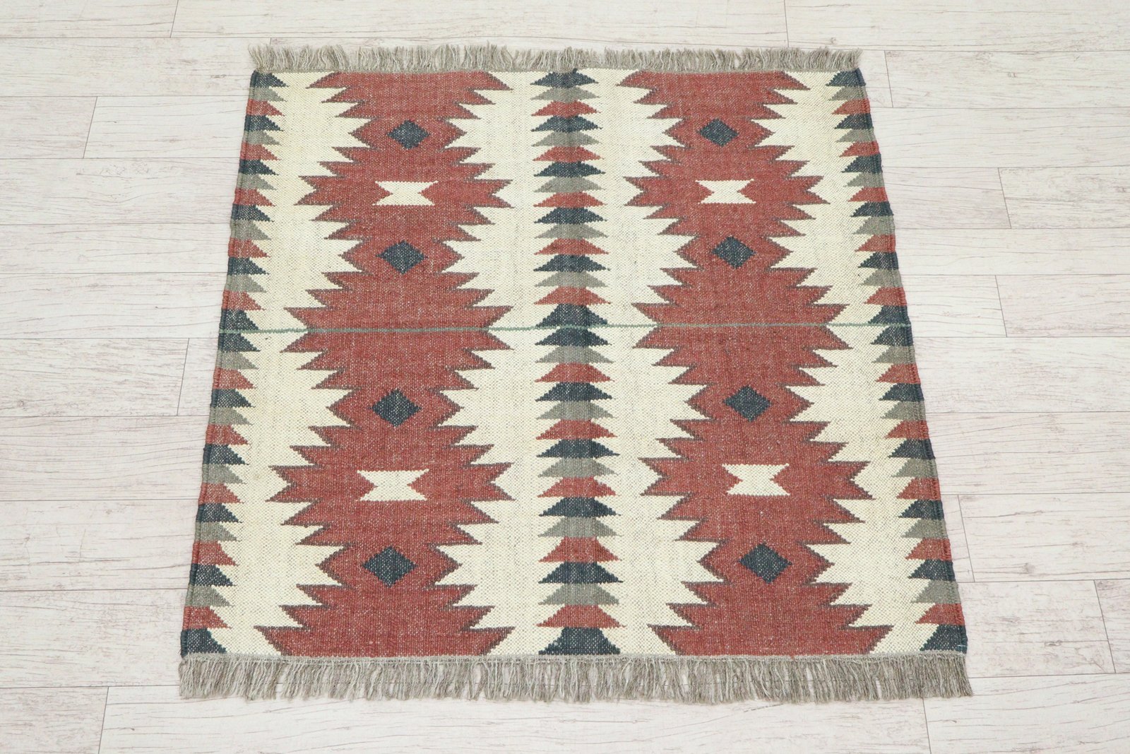 Handwoven Bohemian Round Wool Jute Durry for Bedroom - Image 4