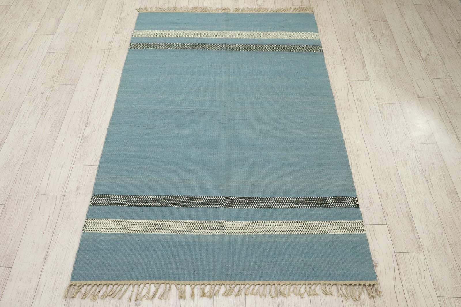 Eco-Friendly Vintage Round Wool Jute Durry for Office - Image 6