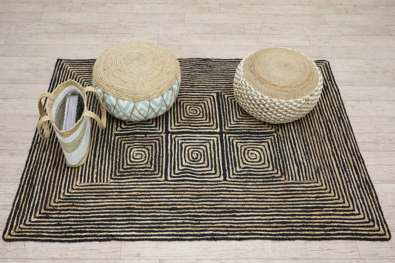 Handwoven Bohemian Round Jute Durry for Bedroom - Image 4