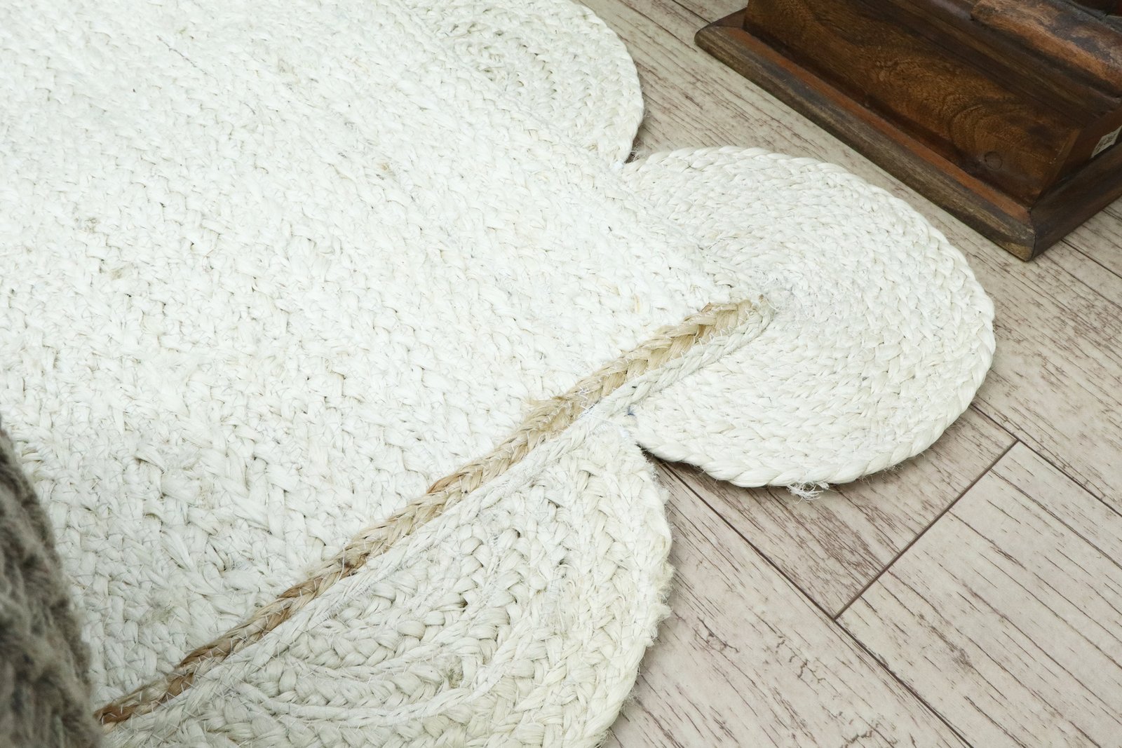 手作りのジュートラグ、天然素材、正方形、ベッドサイドに最適 - Image 6