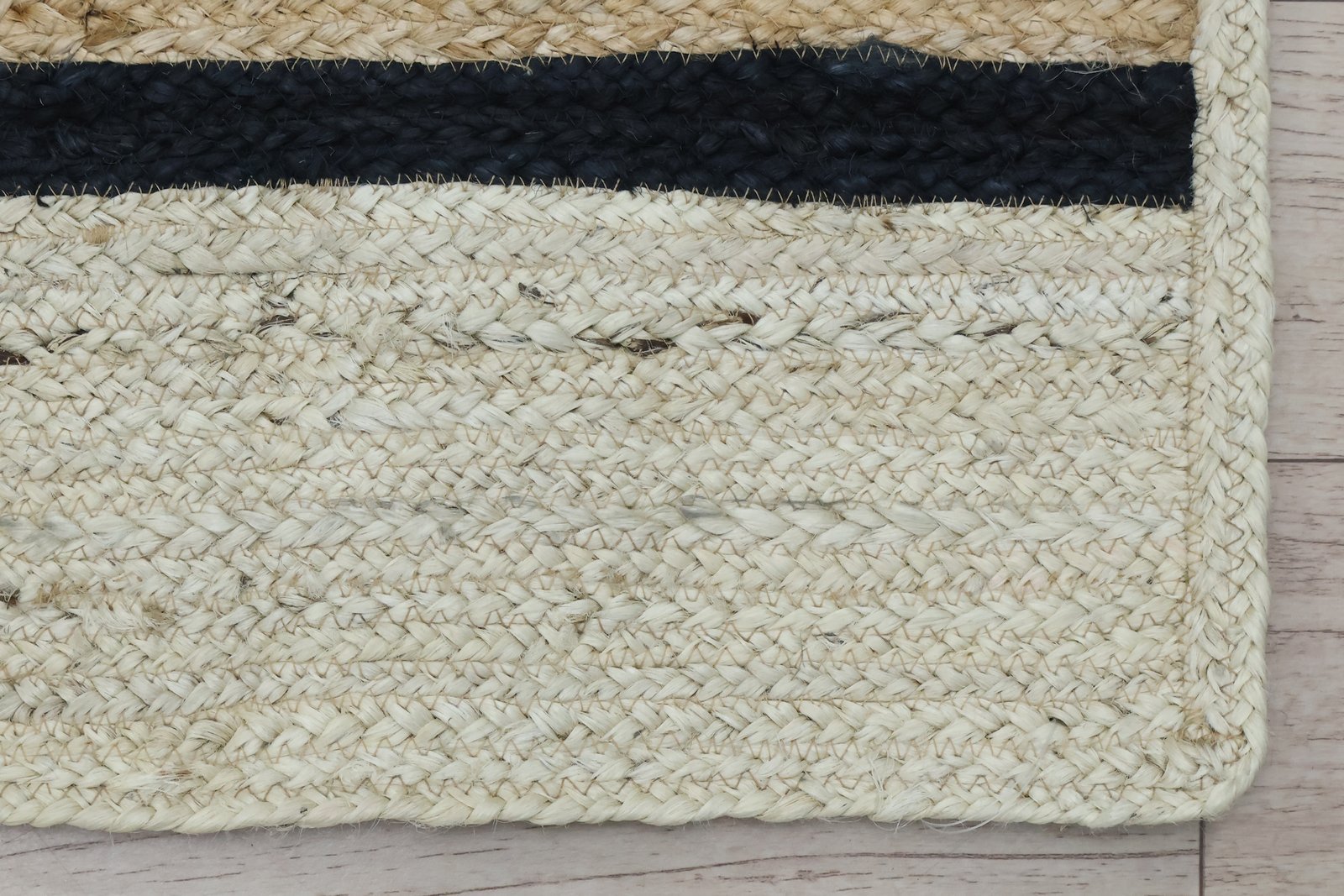 手作りのジュートラグ、天然素材、正方形、ベッドサイドに最適 - Image 6