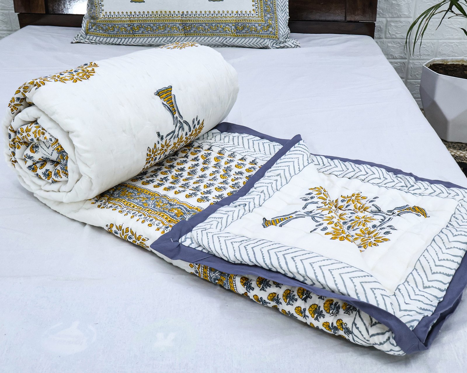 Traditional Handblock Printed Square Quilt for Double Beds - Image 4