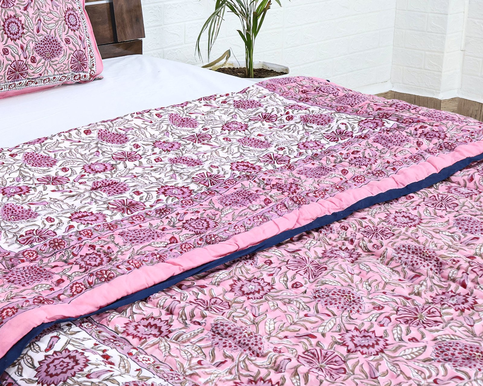 Exclusive Handblock Printed Rectangle Quilt for Single Beds - Image 5